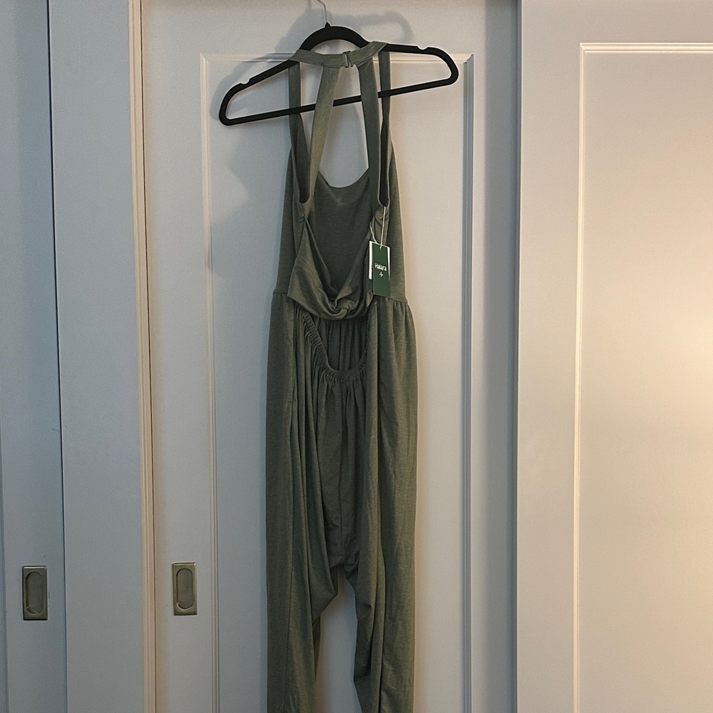 NWT Halara backless twisted harem jumpsuit pockets, easy peezy built in bra - Picture 4 of 4